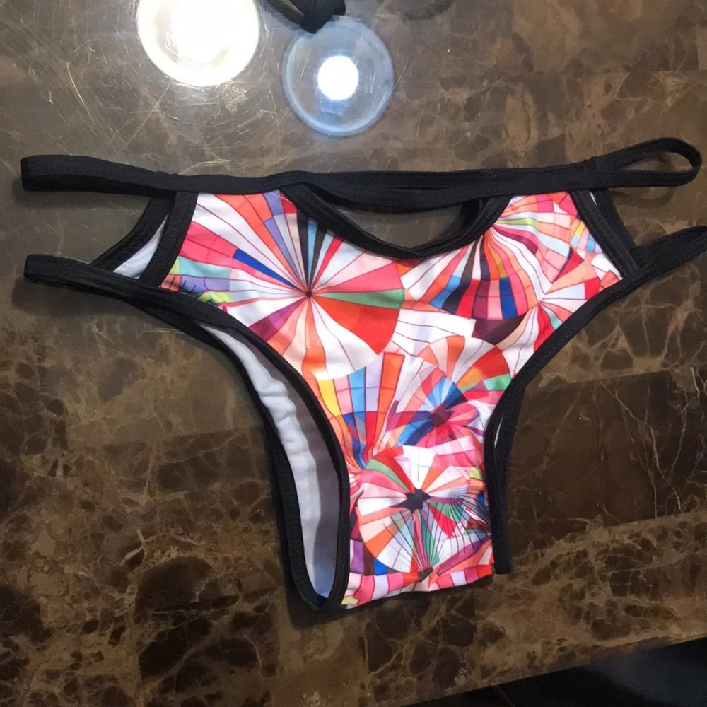 🎉Bottoms Geometric Print Bikini!